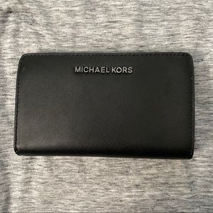Michael Kors Jet Set Travel Bifold Wallet